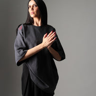 <tc>تيشيرت لستُ امرأة، أنا حضارة.

</tc>