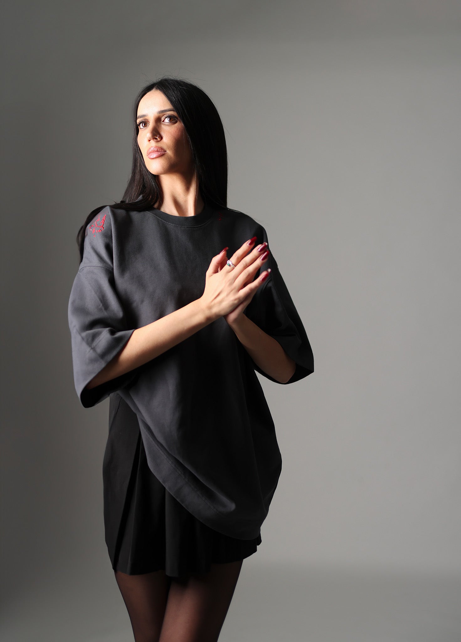 <tc>تيشيرت لستُ امرأة، أنا حضارة.

</tc>